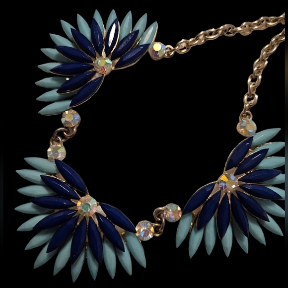 Beautiful Half Starbust Necklace with Rhinestone accents - Picture 3 of 8